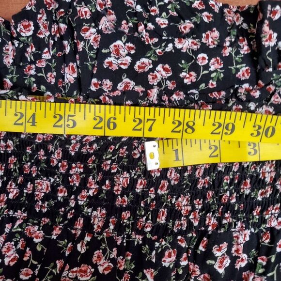 2 Piece Shorts and Top Set by Lily Rose in Size M - Picture 9 of 10